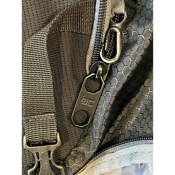 Basecamp Clamshell Hiking Backpack - Picture 3 of 8